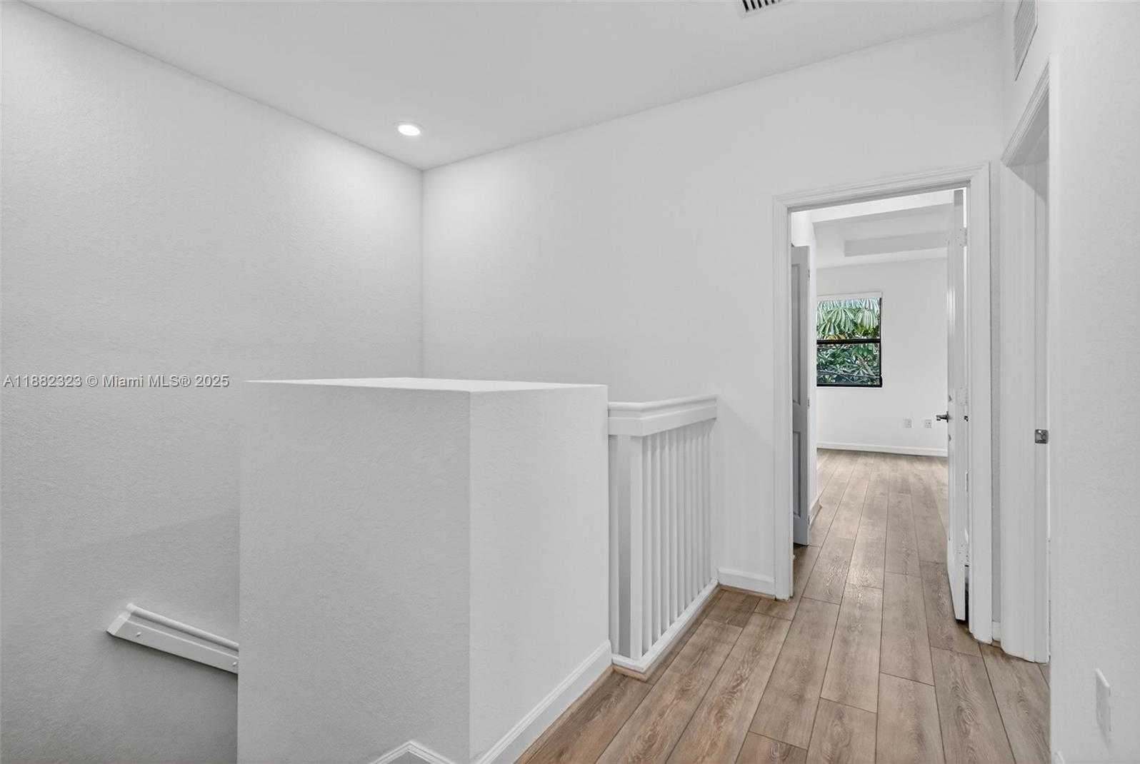 Small Image of 21372 NORTH EAST 2ND CT, Miami Number 19