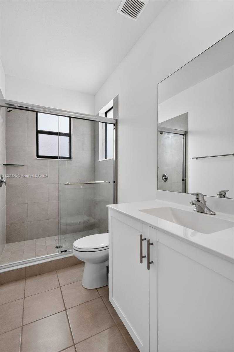 Small Image of 21372 NORTH EAST 2ND CT, Miami Number 25