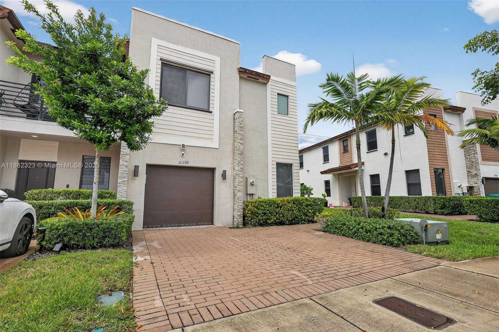 Small Image of 21372 NORTH EAST 2ND CT, Miami Number 3