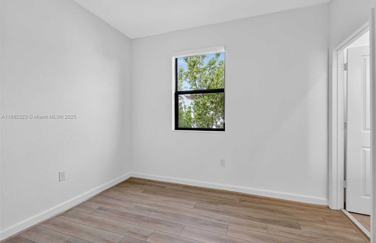 Small Image of 21372 NORTH EAST 2ND CT, Miami Number 30