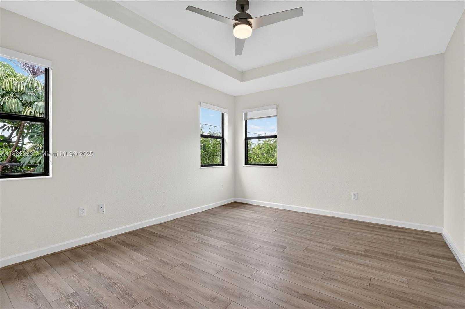 Small Image of 21372 NORTH EAST 2ND CT, Miami Number 33