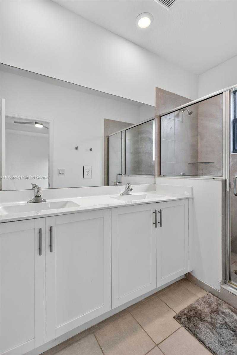 Small Image of 21372 NORTH EAST 2ND CT, Miami Number 36