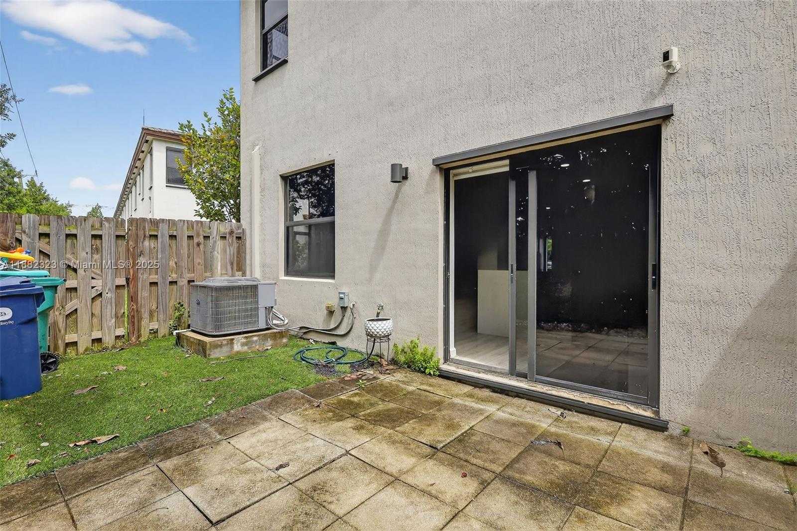 Small Image of 21372 NORTH EAST 2ND CT, Miami Number 39
