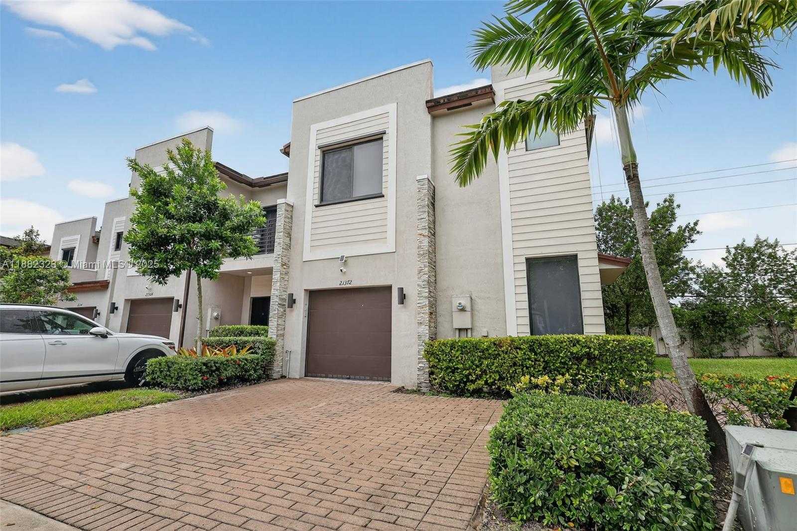 Small Image of 21372 NORTH EAST 2ND CT, Miami Number 4