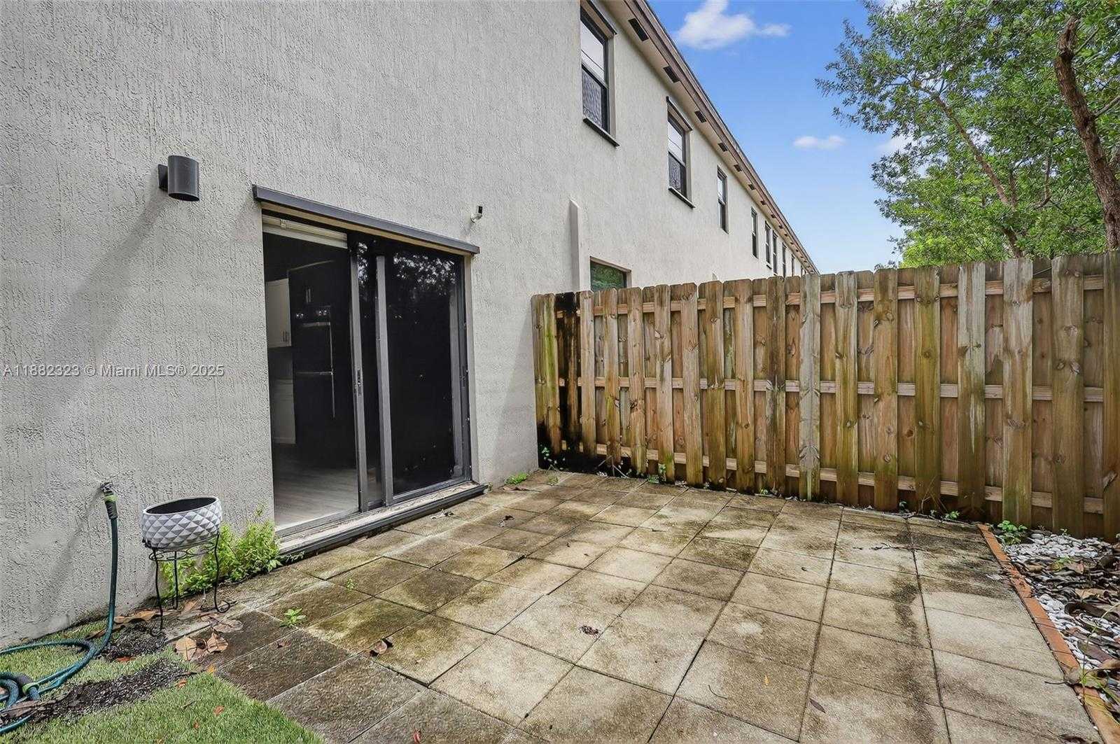 Small Image of 21372 NORTH EAST 2ND CT, Miami Number 41