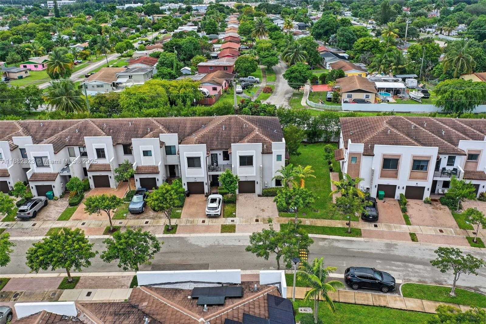 Small Image of 21372 NORTH EAST 2ND CT, Miami Number 44