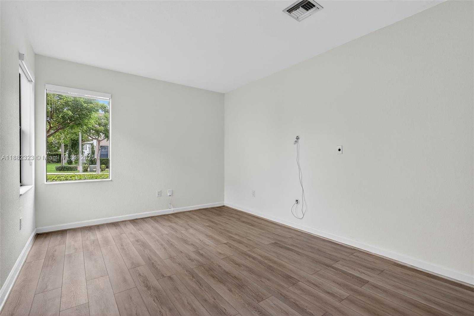 Small Image of 21372 NORTH EAST 2ND CT, Miami Number 6