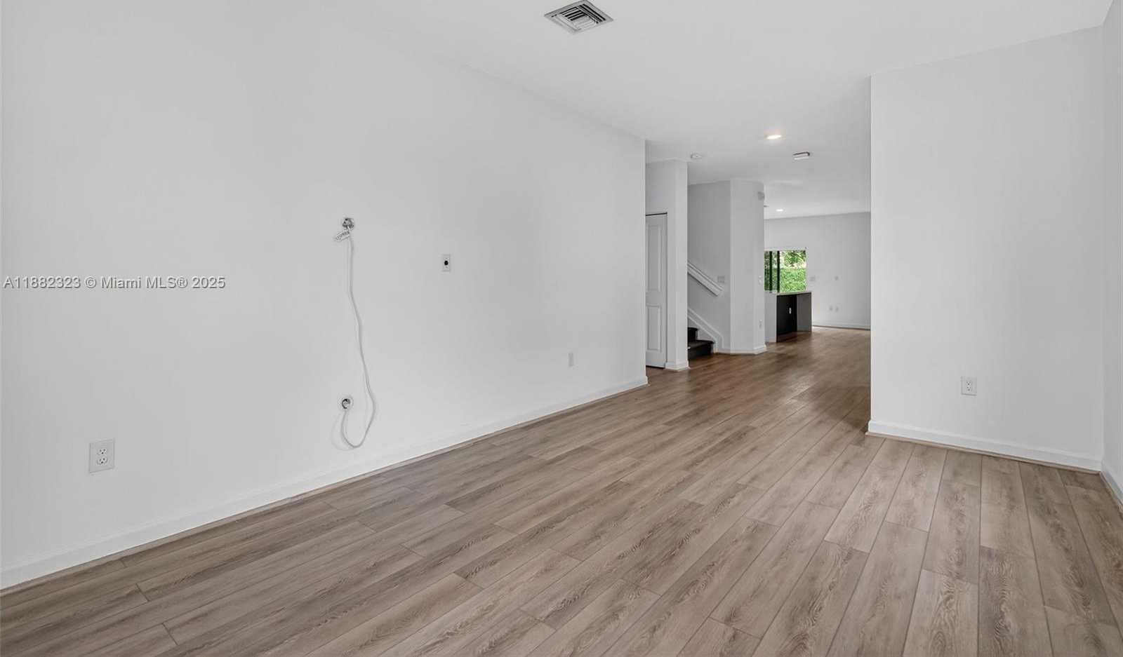 Small Image of 21372 NORTH EAST 2ND CT, Miami Number 7