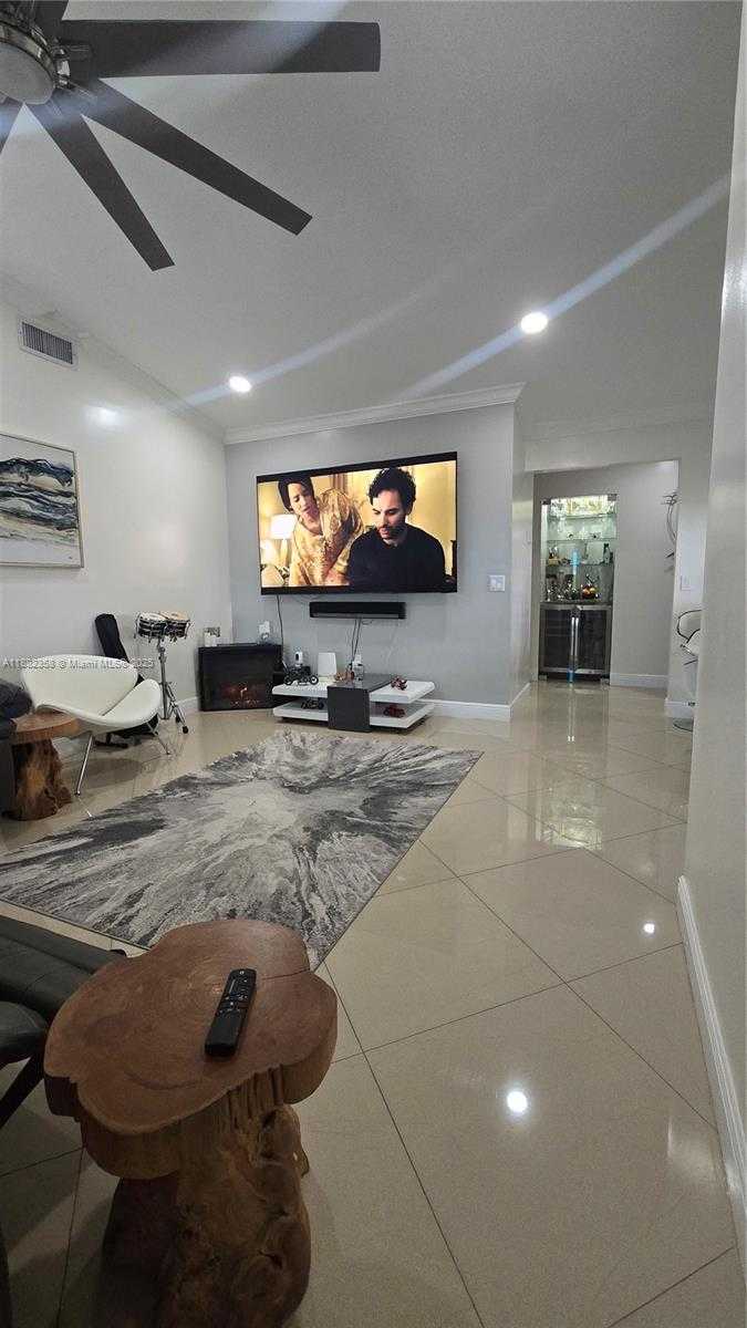 Small Image of 9600 NORTH WEST 15TH CT, Pembroke Pines Number 13
