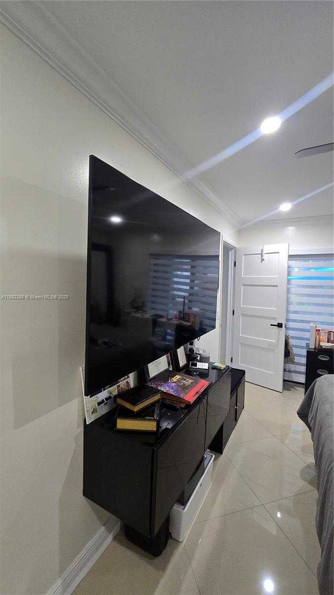 Small Image of 9600 NORTH WEST 15TH CT, Pembroke Pines Number 17