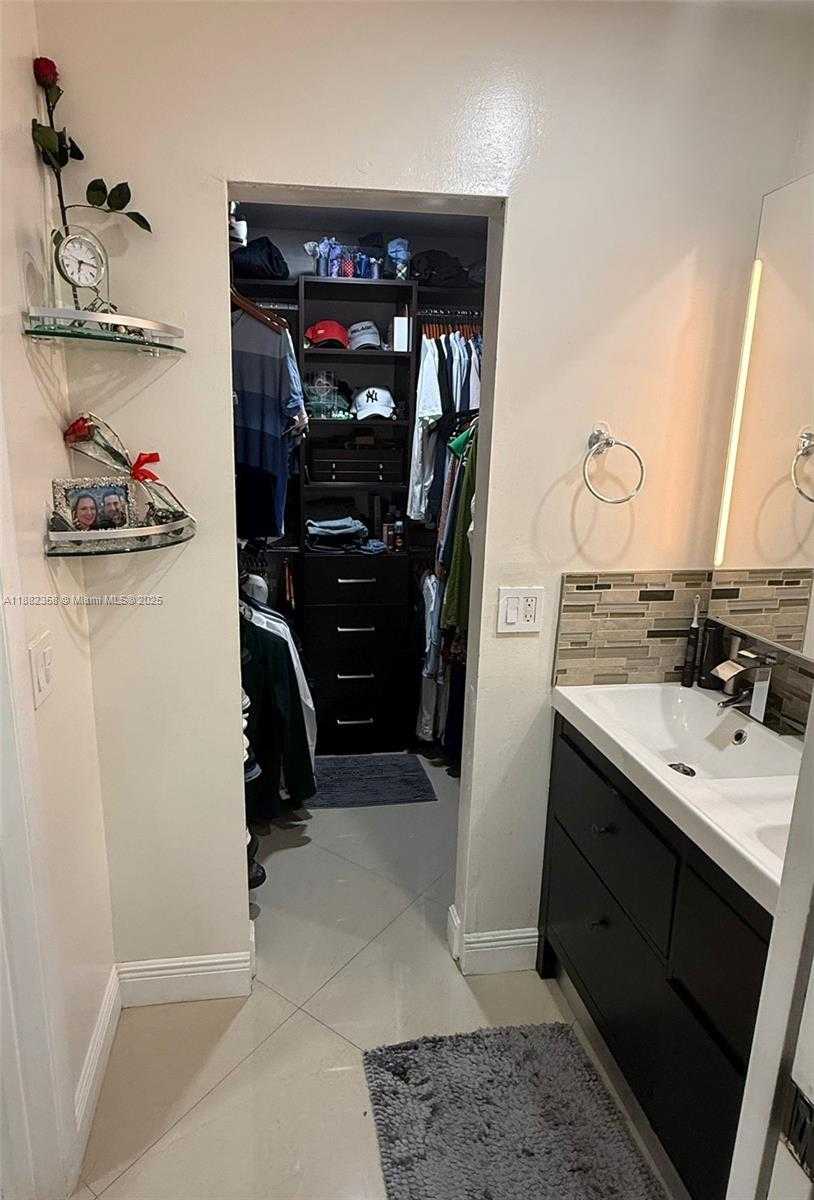 Small Image of 9600 NORTH WEST 15TH CT, Pembroke Pines Number 18