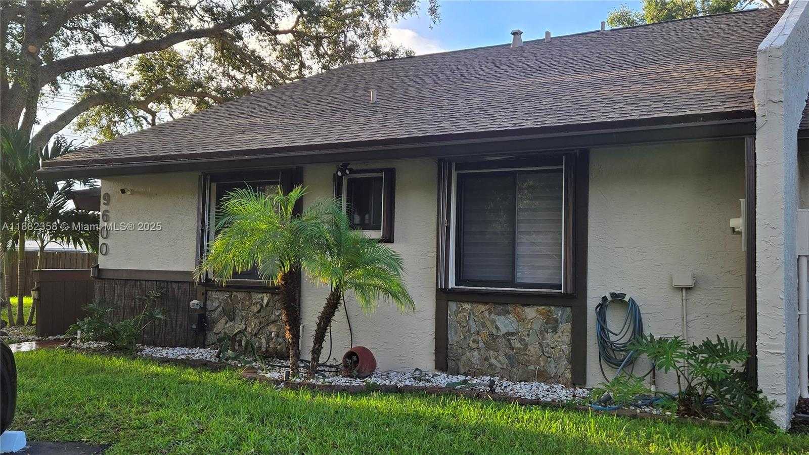 Small Image of 9600 NORTH WEST 15TH CT, Pembroke Pines Number 2