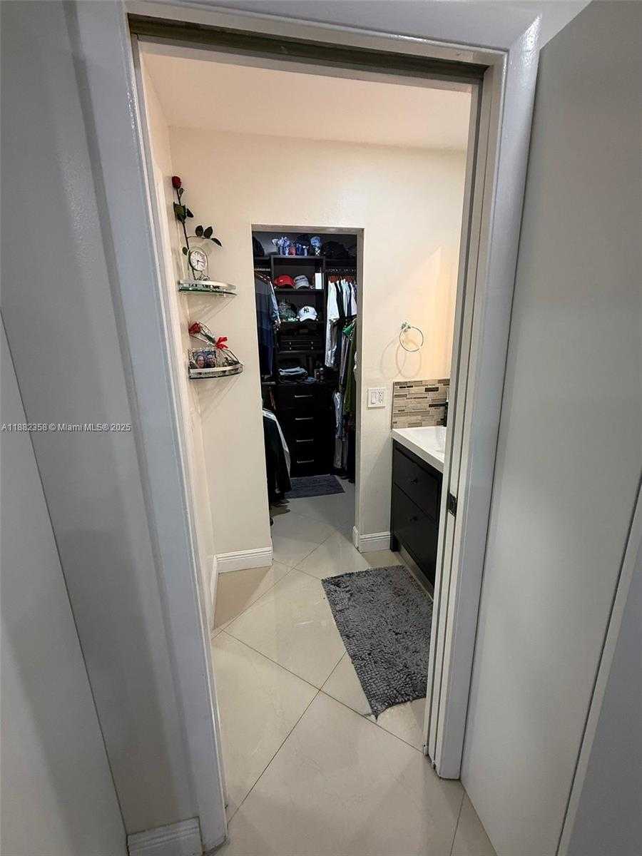 Small Image of 9600 NORTH WEST 15TH CT, Pembroke Pines Number 20