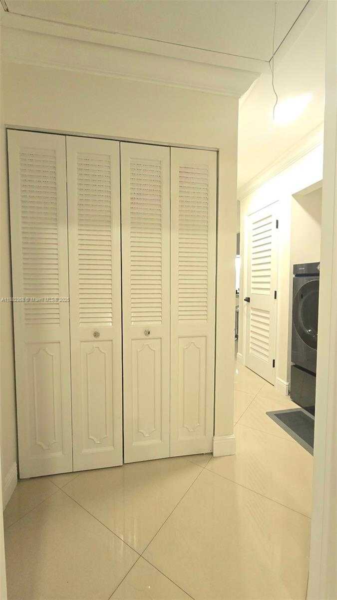 Small Image of 9600 NORTH WEST 15TH CT, Pembroke Pines Number 25