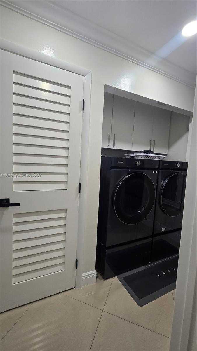 Small Image of 9600 NORTH WEST 15TH CT, Pembroke Pines Number 27