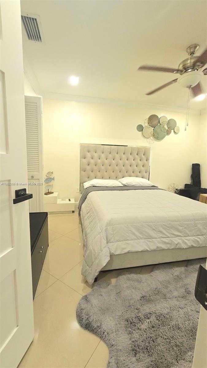 Small Image of 9600 NORTH WEST 15TH CT, Pembroke Pines Number 29