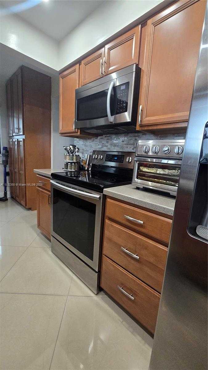 Small Image of 9600 NORTH WEST 15TH CT, Pembroke Pines Number 3