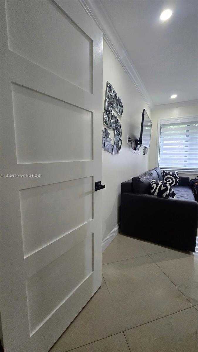 Small Image of 9600 NORTH WEST 15TH CT, Pembroke Pines Number 31