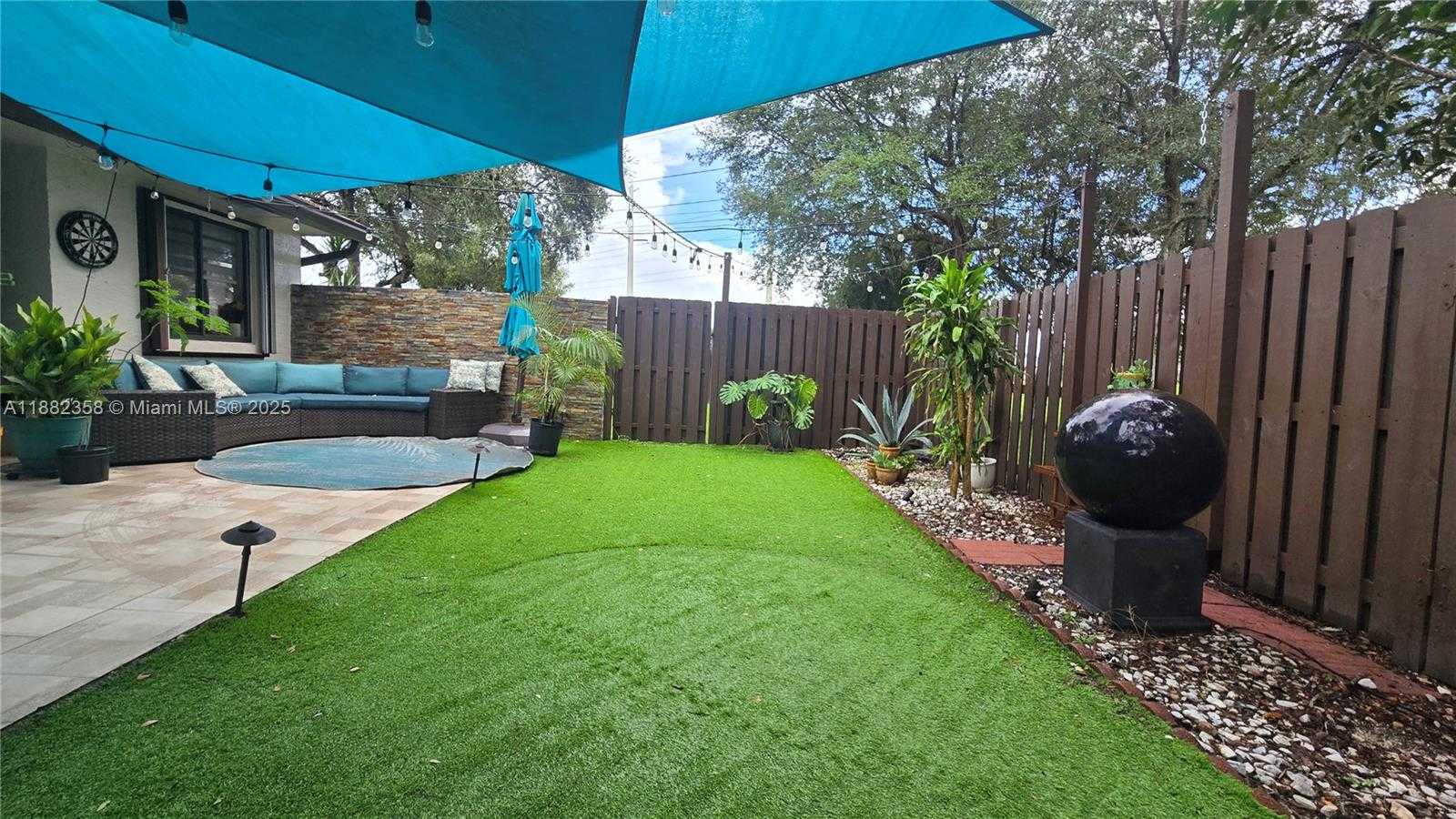 Small Image of 9600 NORTH WEST 15TH CT, Pembroke Pines Number 33
