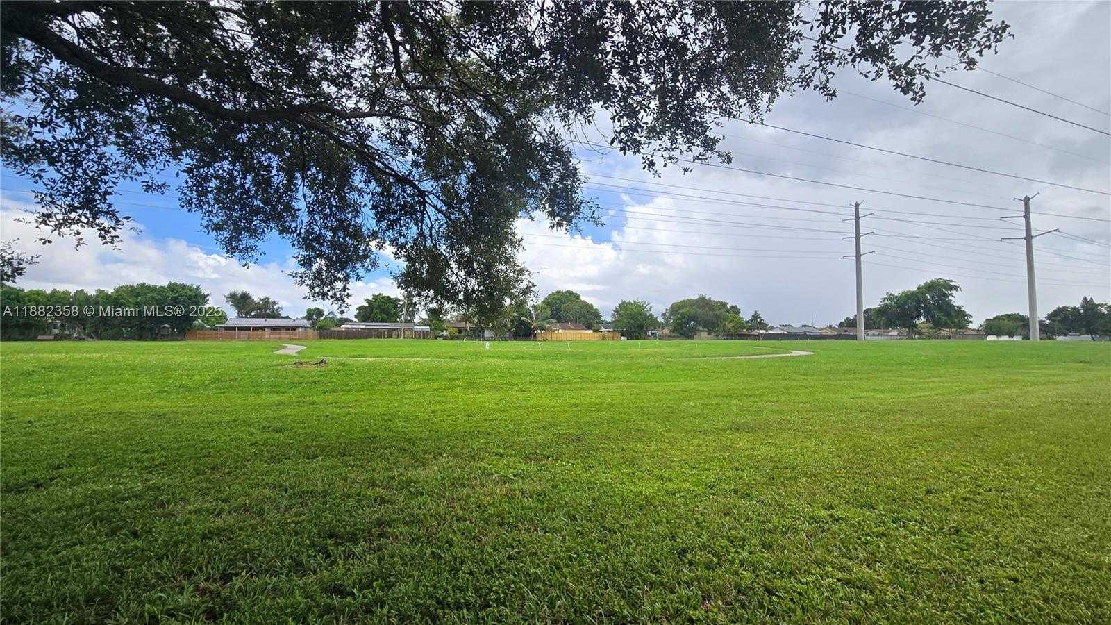 Small Image of 9600 NORTH WEST 15TH CT, Pembroke Pines Number 36