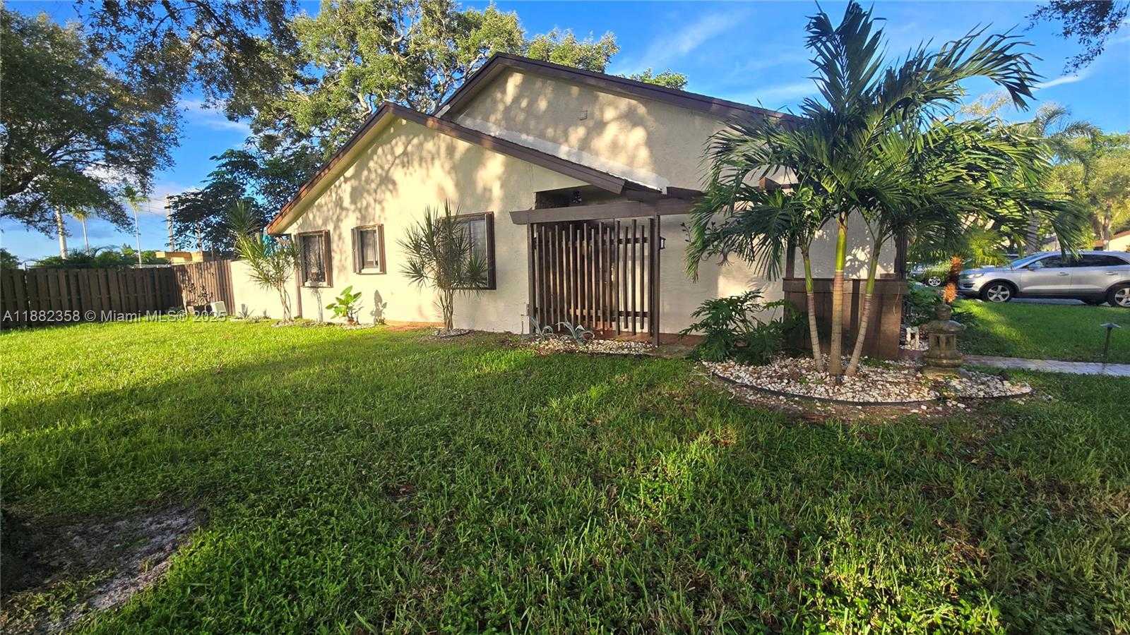 Small Image of 9600 NORTH WEST 15TH CT, Pembroke Pines Number 37