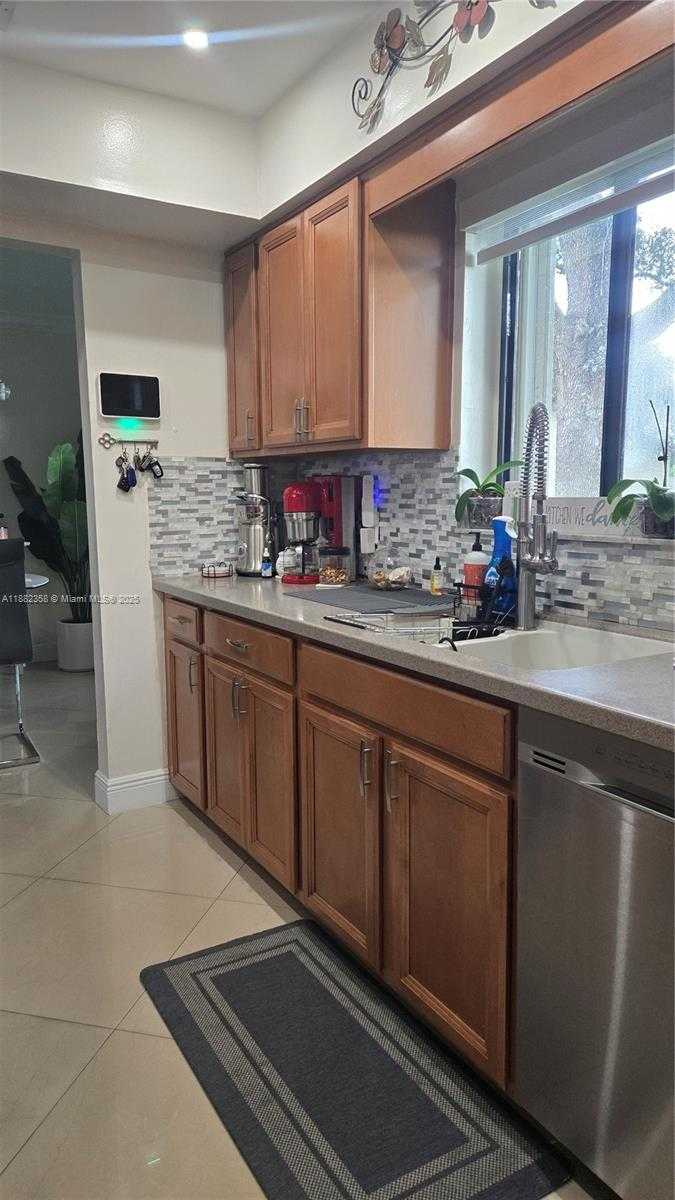 Small Image of 9600 NORTH WEST 15TH CT, Pembroke Pines Number 4