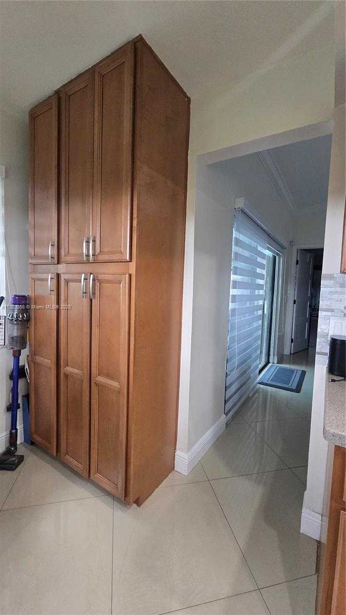 Small Image of 9600 NORTH WEST 15TH CT, Pembroke Pines Number 6