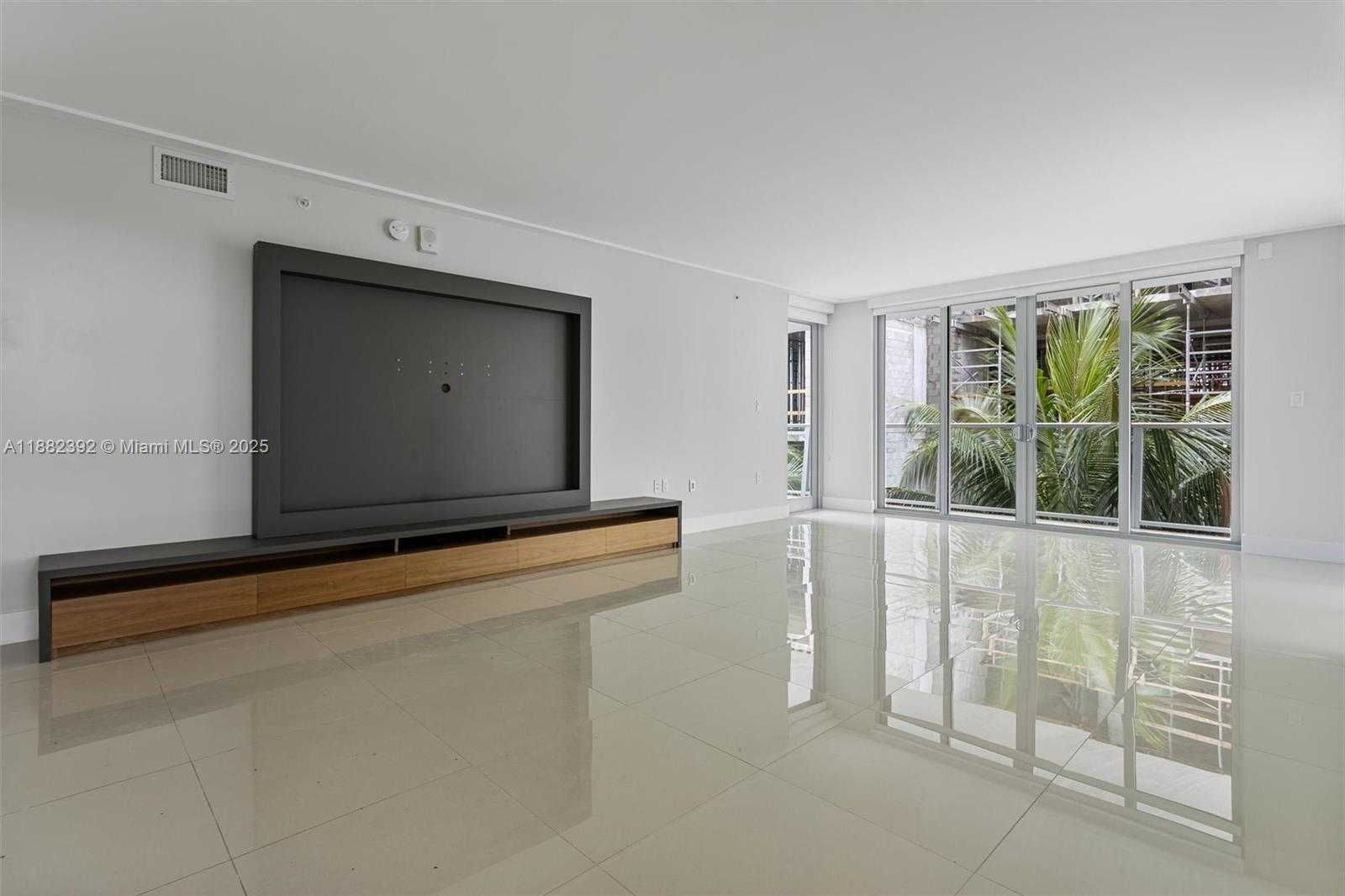 Small Image of 1150 101ST #203, Bay Harbor Islands Number 4