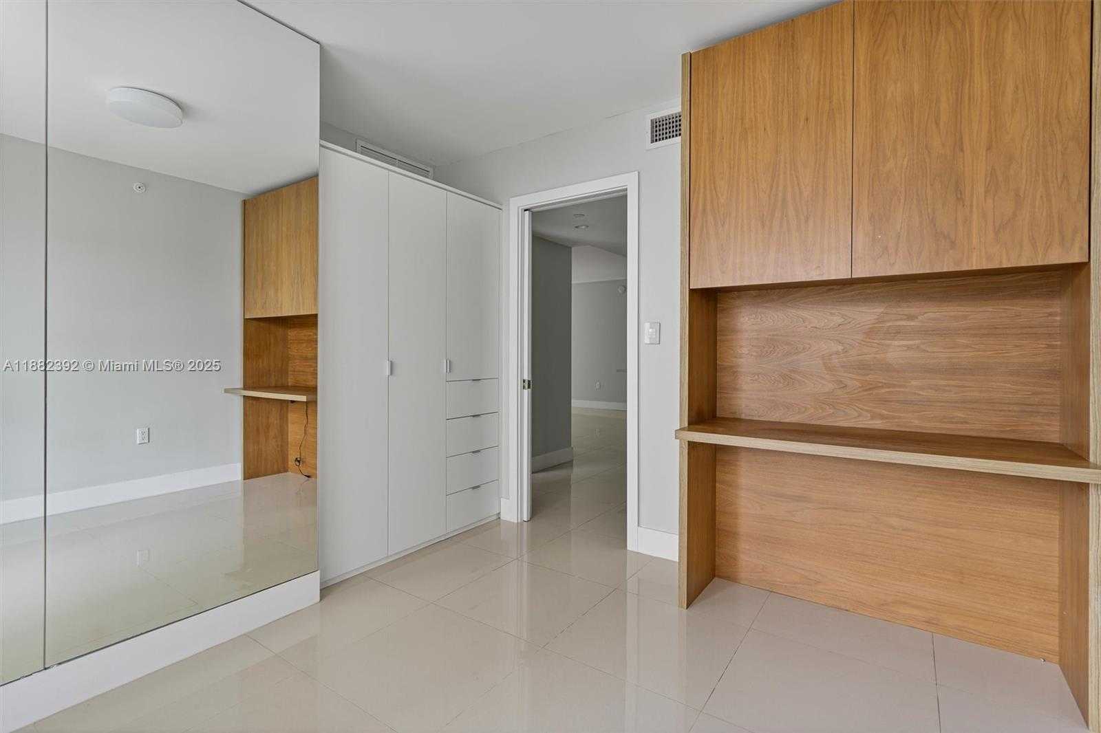 Small Image of 1150 101ST #203, Bay Harbor Islands Number 9