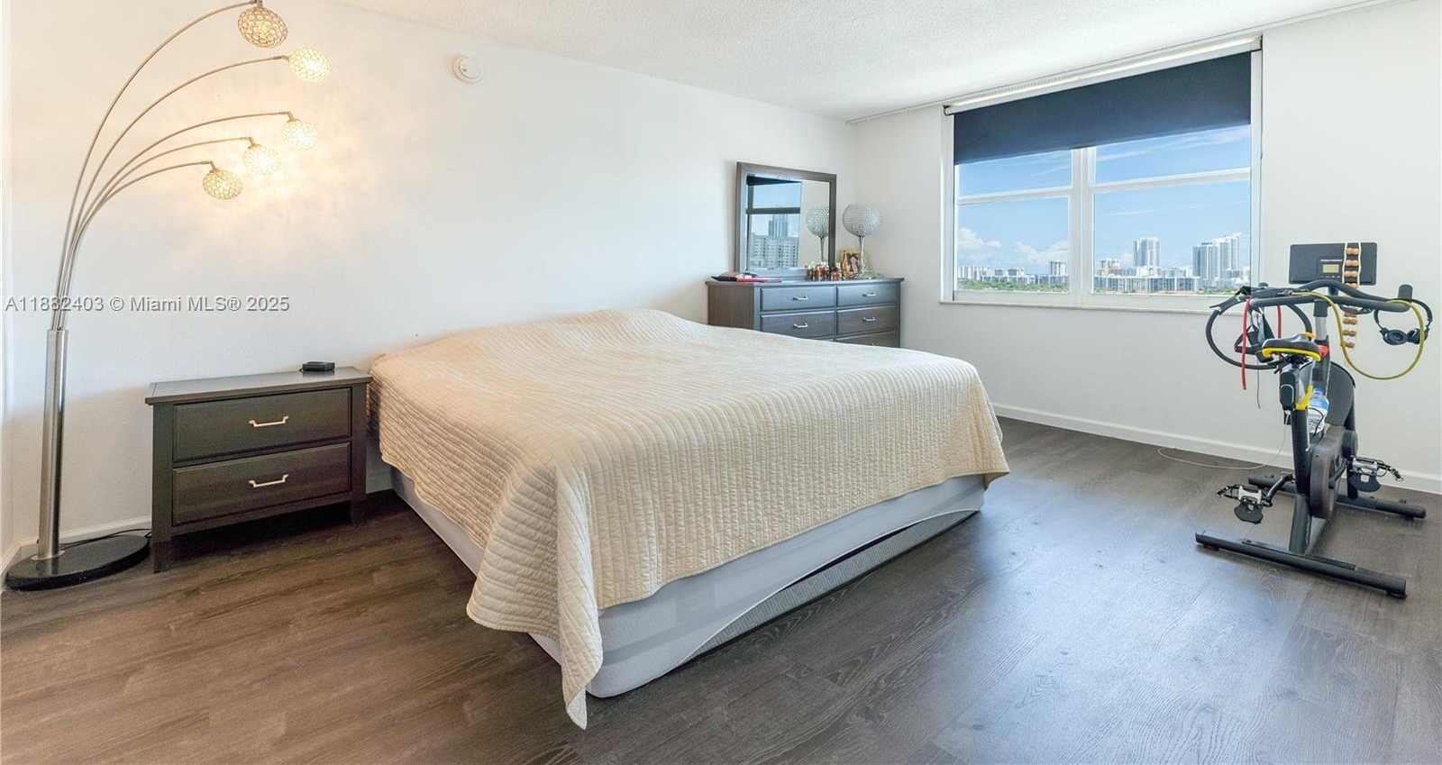 Small Image of 427 GOLDEN ISLES DR #16F, Hallandale Beach Number 12