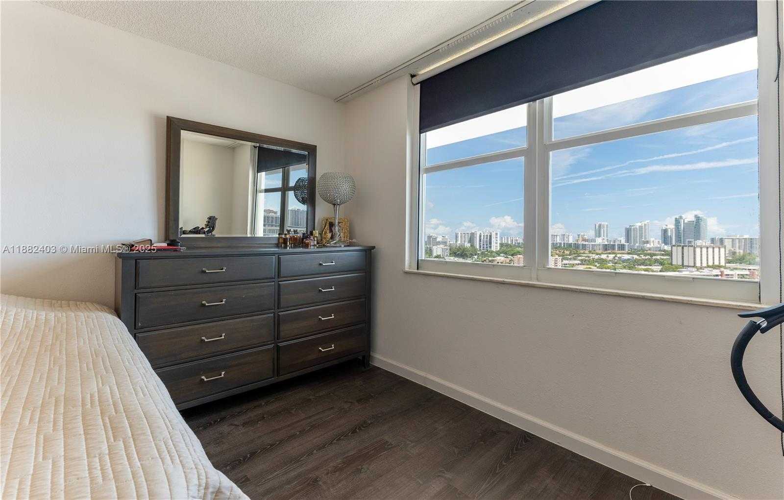 Small Image of 427 GOLDEN ISLES DR #16F, Hallandale Beach Number 13