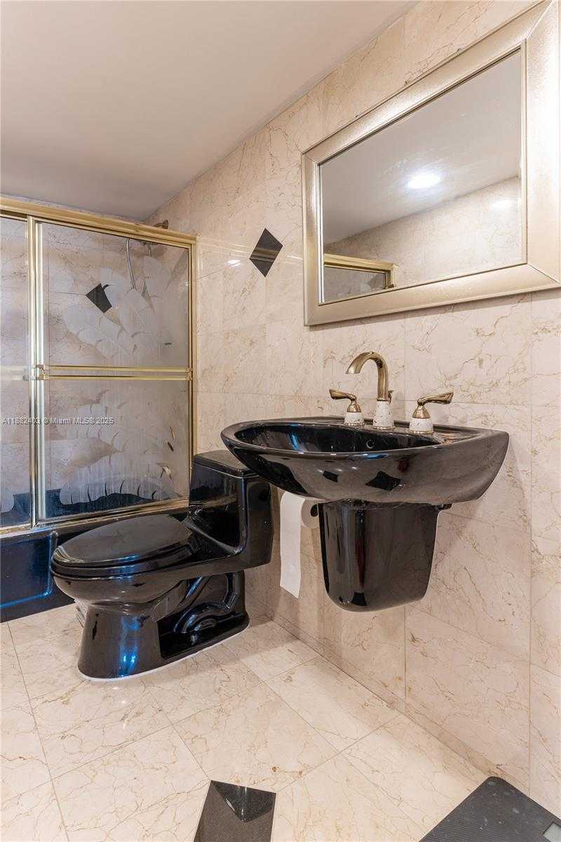 Small Image of 427 GOLDEN ISLES DR #16F, Hallandale Beach Number 16