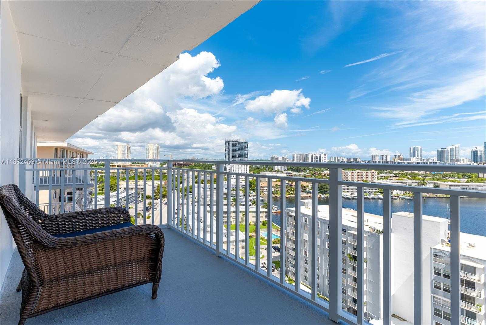 Small Image of 427 GOLDEN ISLES DR #16F, Hallandale Beach Number 18
