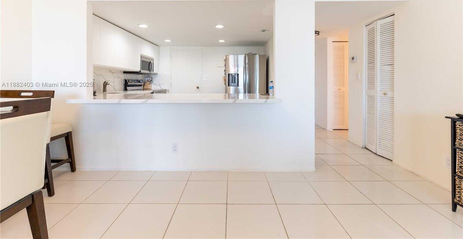 Small Image of 427 GOLDEN ISLES DR #16F, Hallandale Beach Number 5