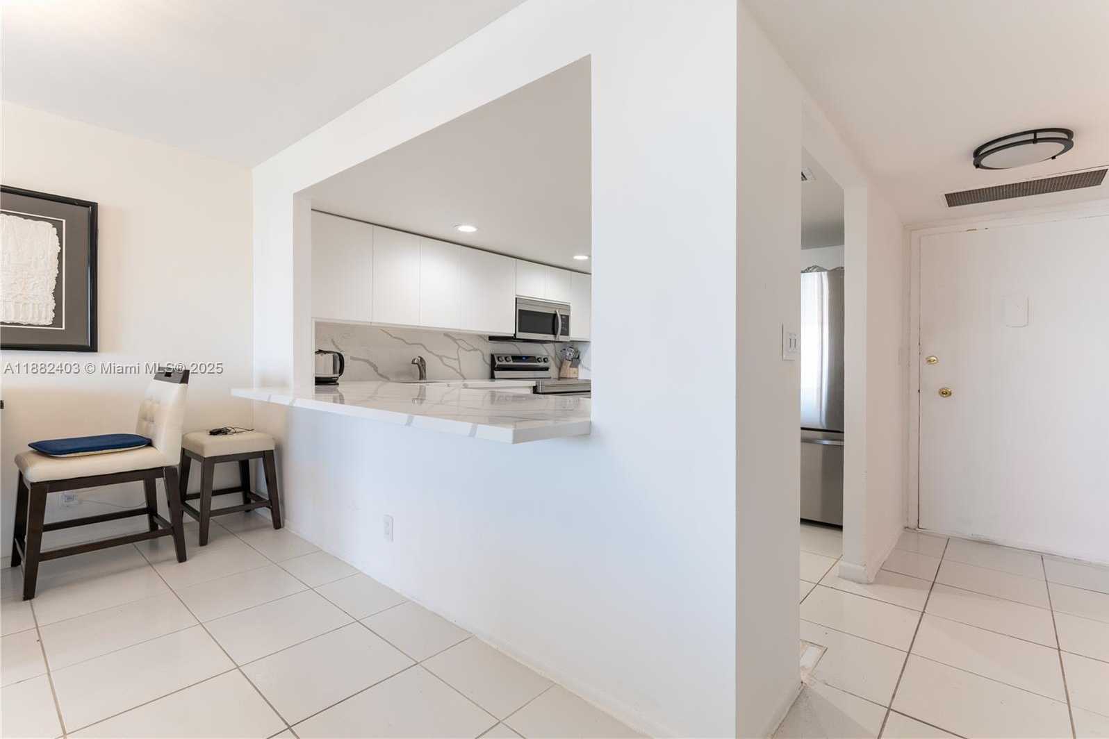 Small Image of 427 GOLDEN ISLES DR #16F, Hallandale Beach Number 6