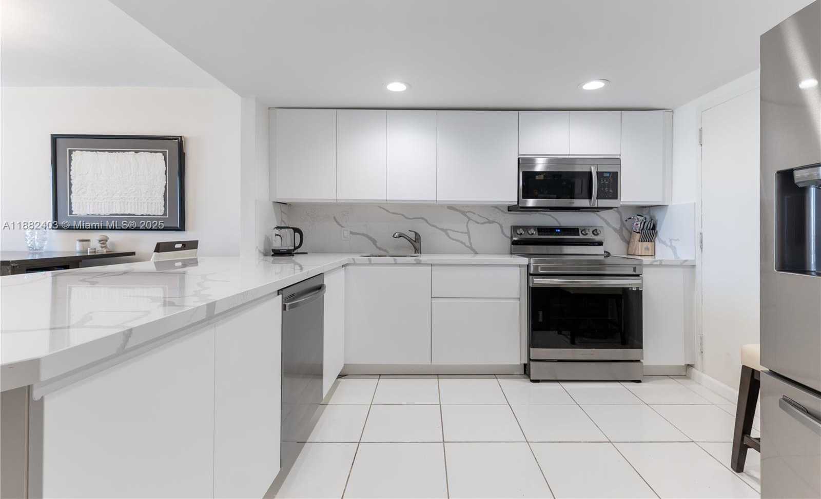 Small Image of 427 GOLDEN ISLES DR #16F, Hallandale Beach Number 8