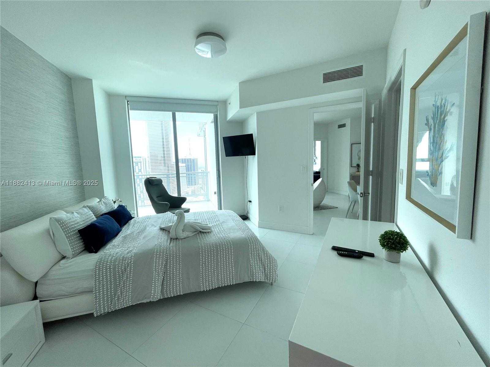 Small Image of Miami Number 12