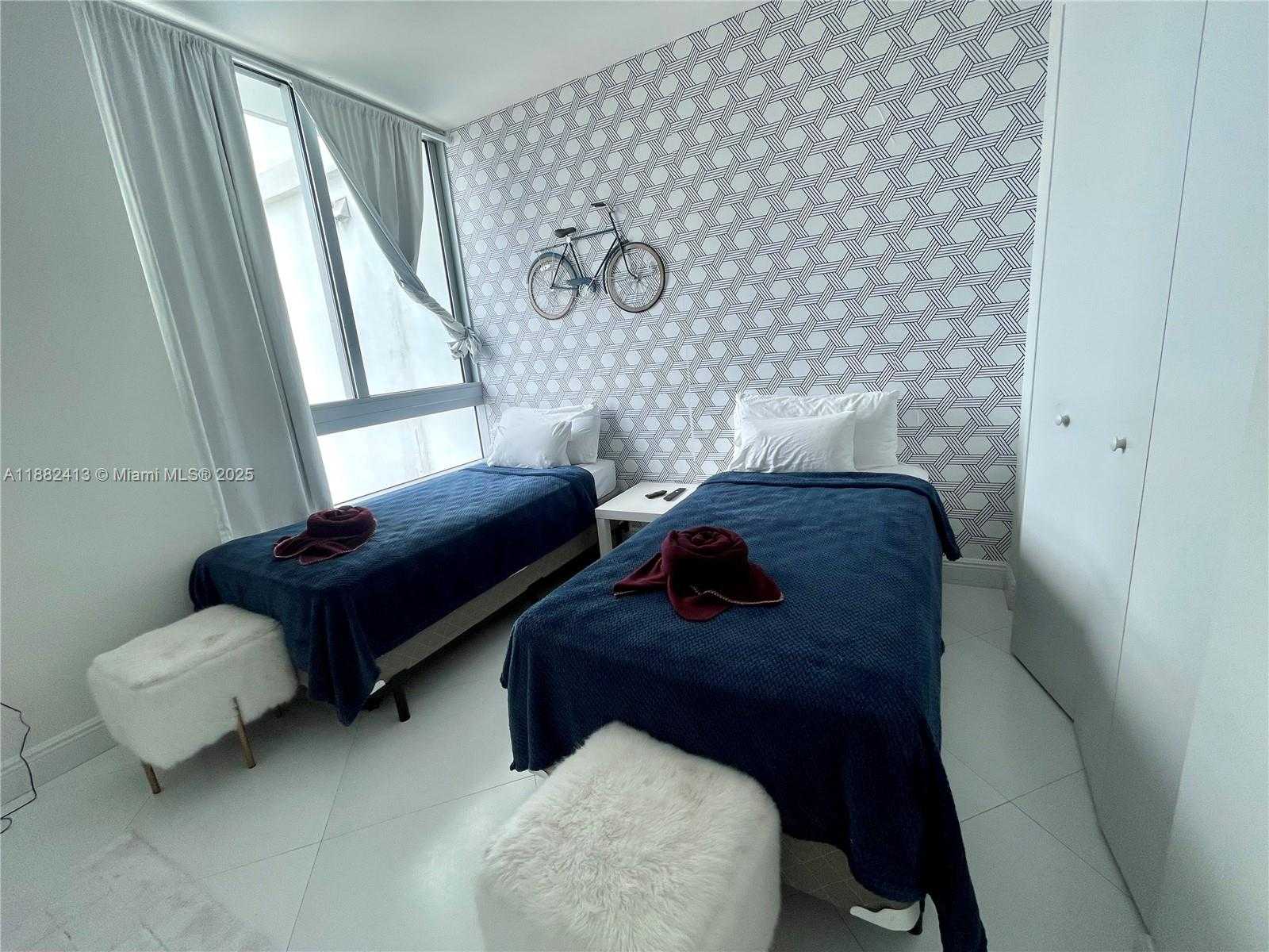 Small Image of Miami Number 25