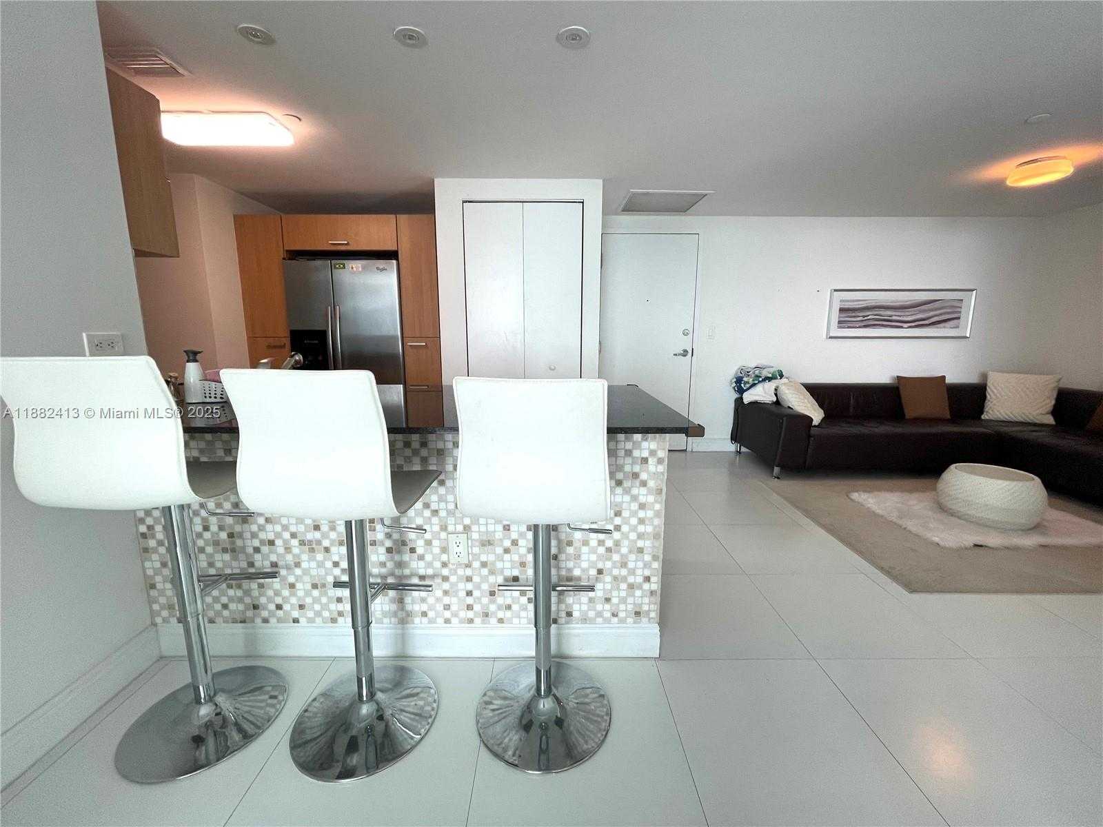 Small Image of Miami Number 5