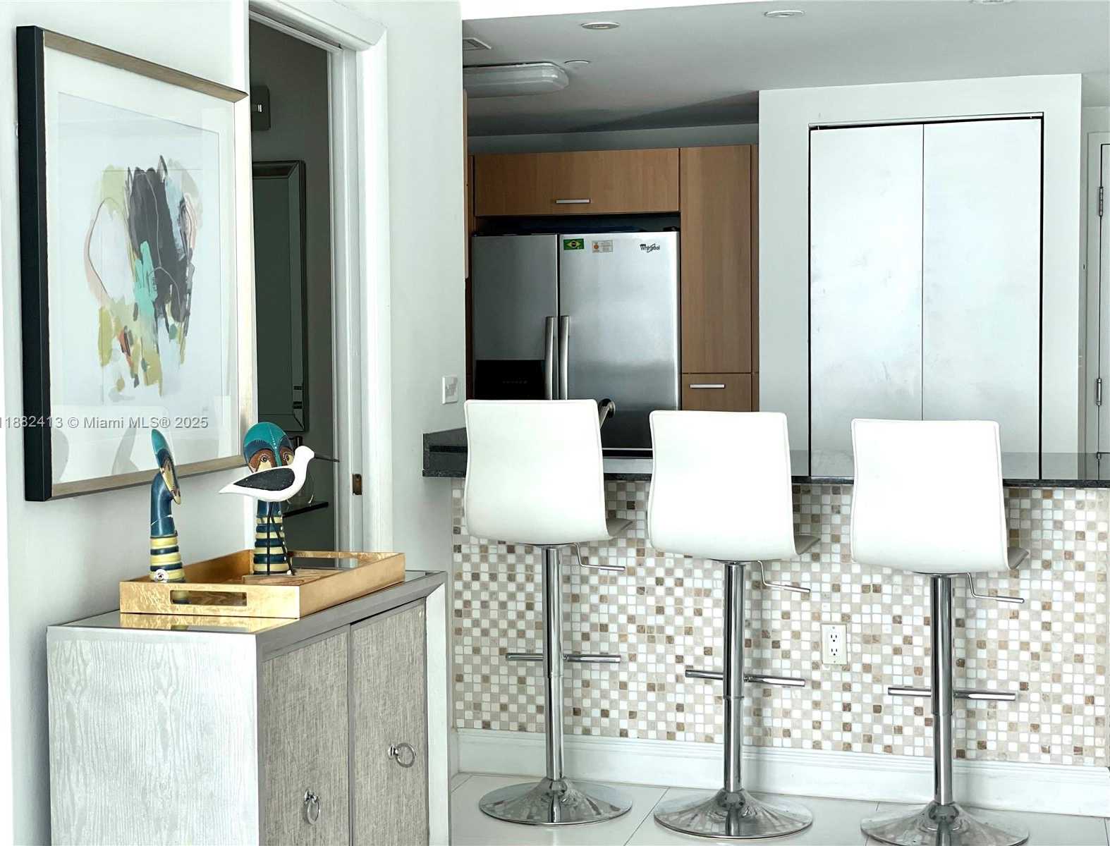 Small Image of Miami Number 6