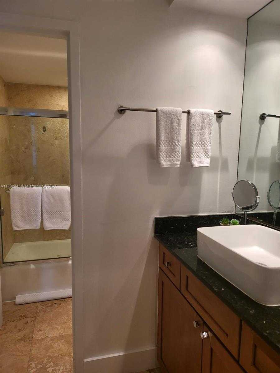 Small Image of 100 LINCOLN RD #1238, Miami Beach Number 4