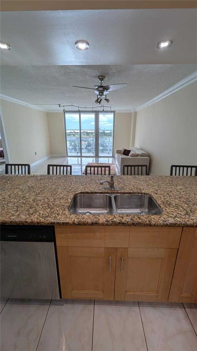 Small Image of 5701 COLLINS AVE #1105, Miami Beach Number 11