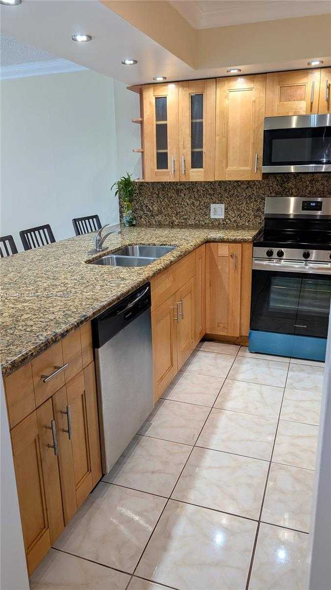 Small Image of 5701 COLLINS AVE #1105, Miami Beach Number 12