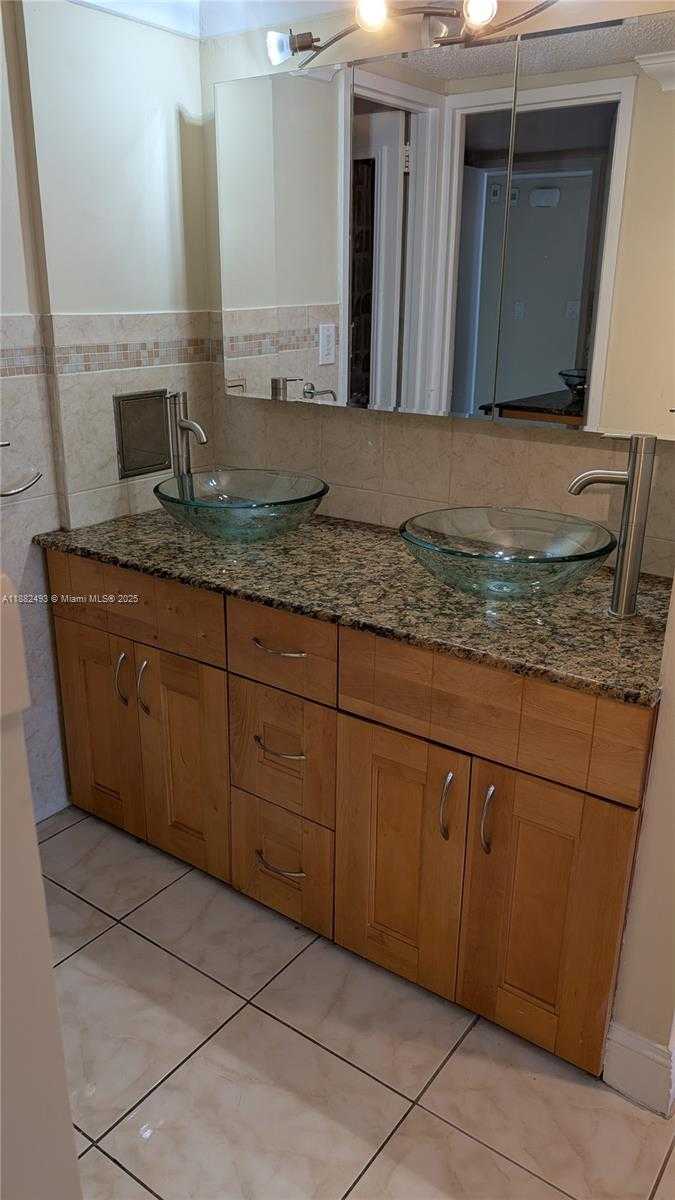 Small Image of 5701 COLLINS AVE #1105, Miami Beach Number 15