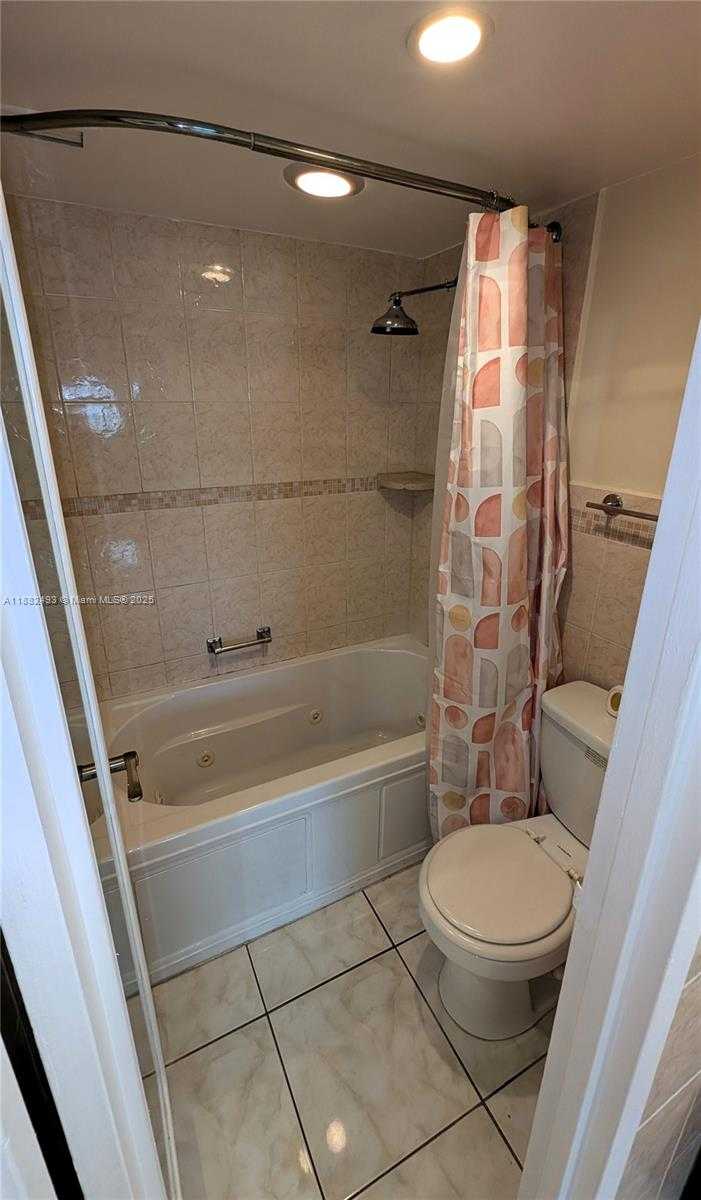 Small Image of 5701 COLLINS AVE #1105, Miami Beach Number 16