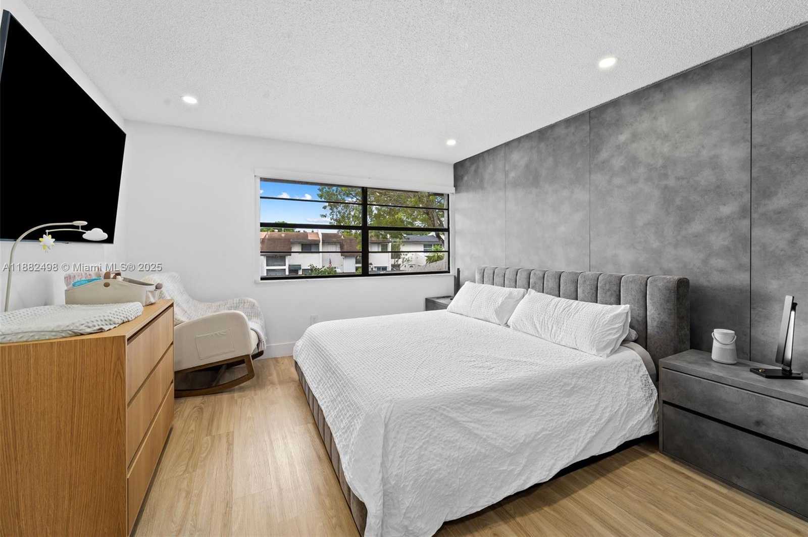 Small Image of 11073 SOUTH WEST 70TH LN, Miami Number 11