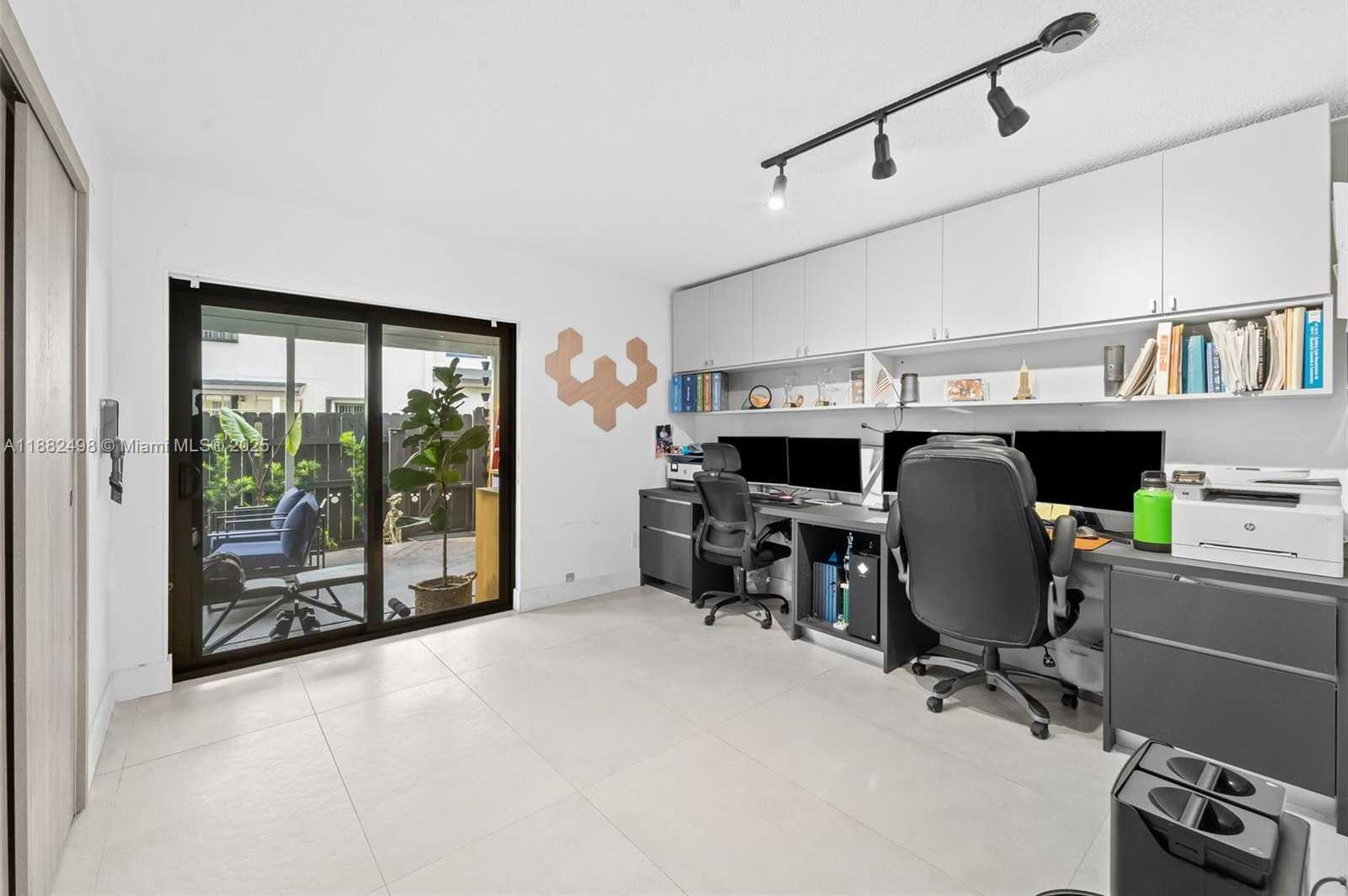 Small Image of 11073 SOUTH WEST 70TH LN, Miami Number 18