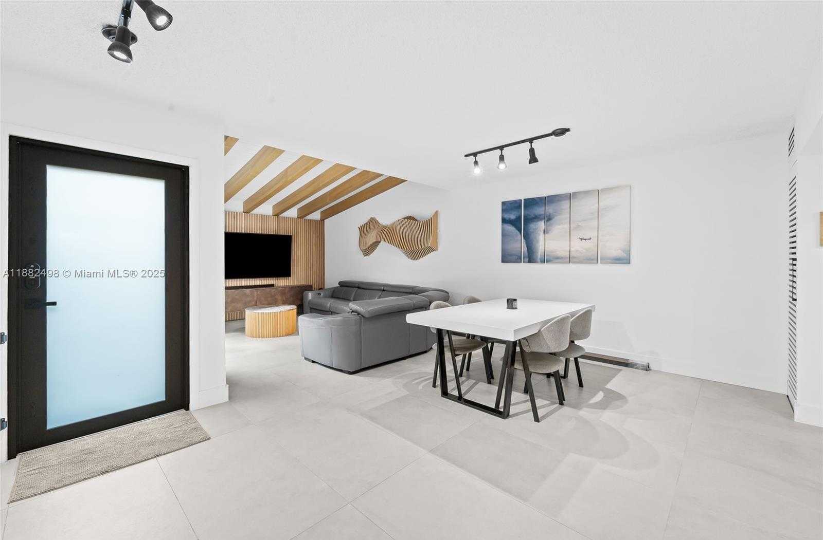Small Image of 11073 SOUTH WEST 70TH LN, Miami Number 4