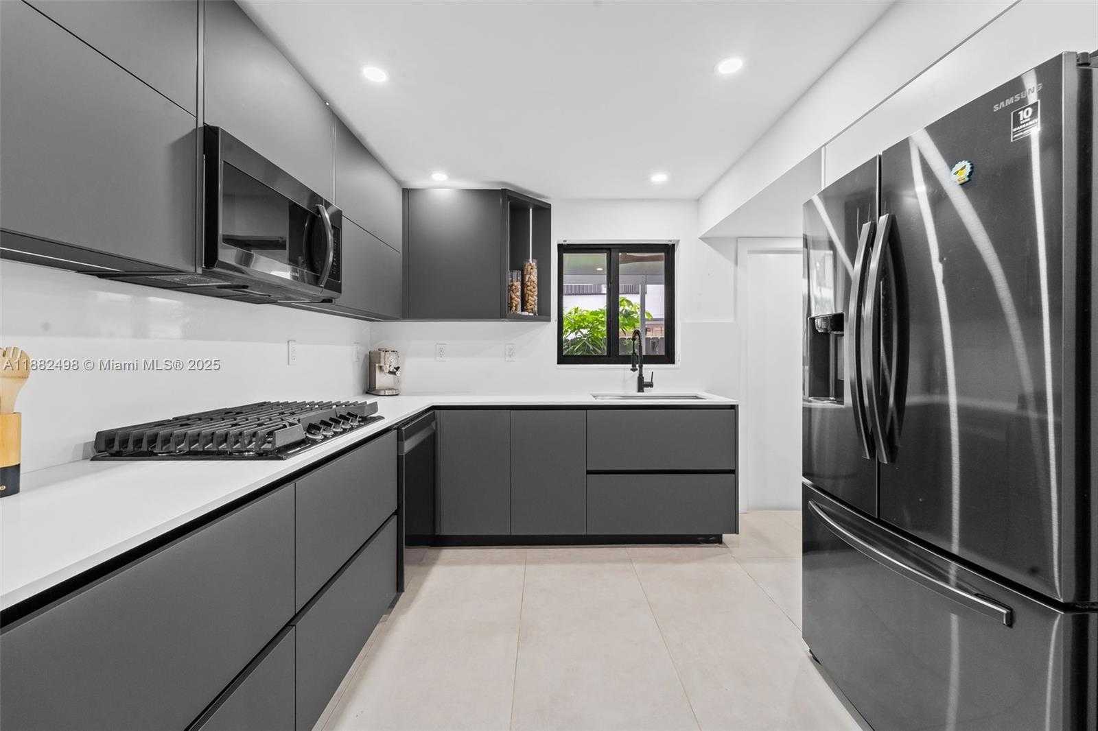 Small Image of 11073 SOUTH WEST 70TH LN, Miami Number 8