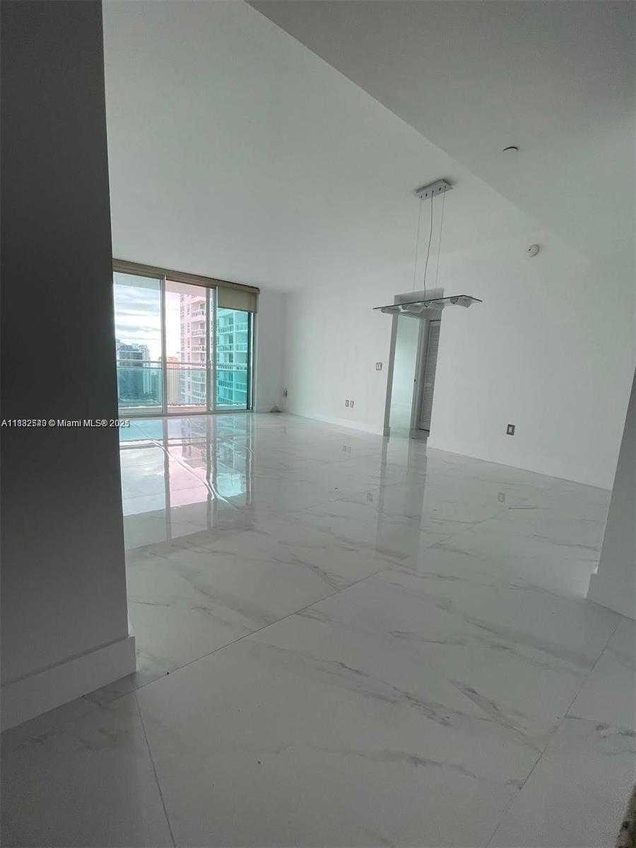 Small Image of 950 BRICKELL BAY DR #3905, Miami Number 3